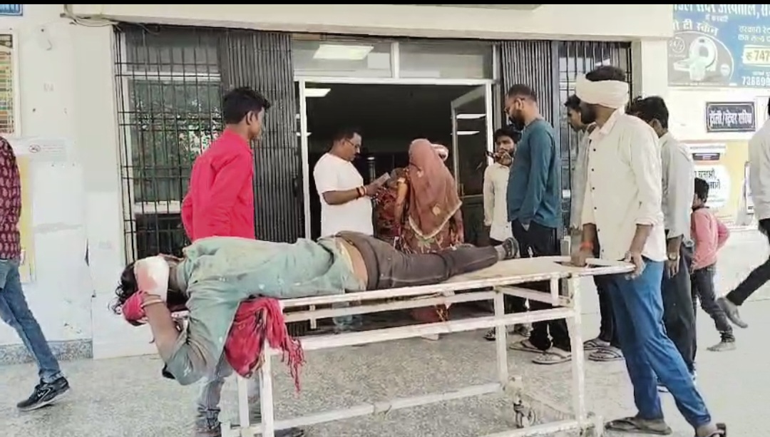 ससुराल जा रहे बाइक सवार युवक सड़क दुर्घटना में जख्मी, गंभीरी स्थिति में सदर अस्पताल से हायर सेंटर रेफर