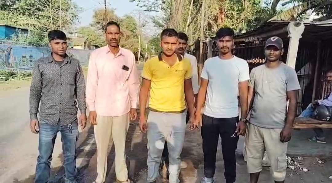 पुराने रंजिश को लेकर रास्ते मे घेरकर हथियार के साथ किया मारपीट