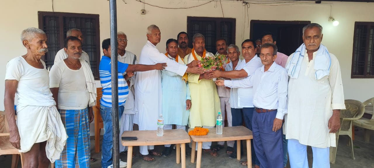 नवनियुक्त बीस सूत्री अध्यक्ष तथा सदस्य को कार्यकर्ताओं ने किया सम्मानित