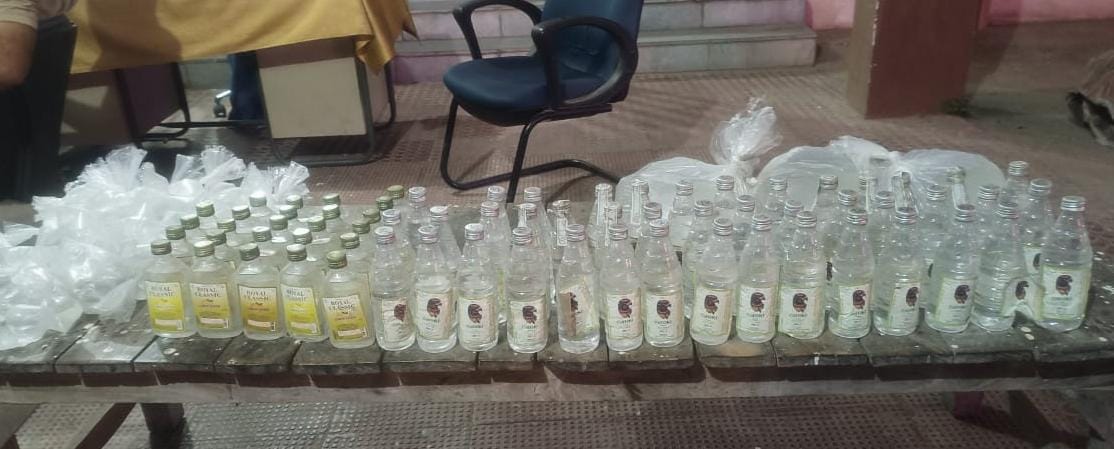 41 लिटर देशी शराब जब्त, तस्कर फरार