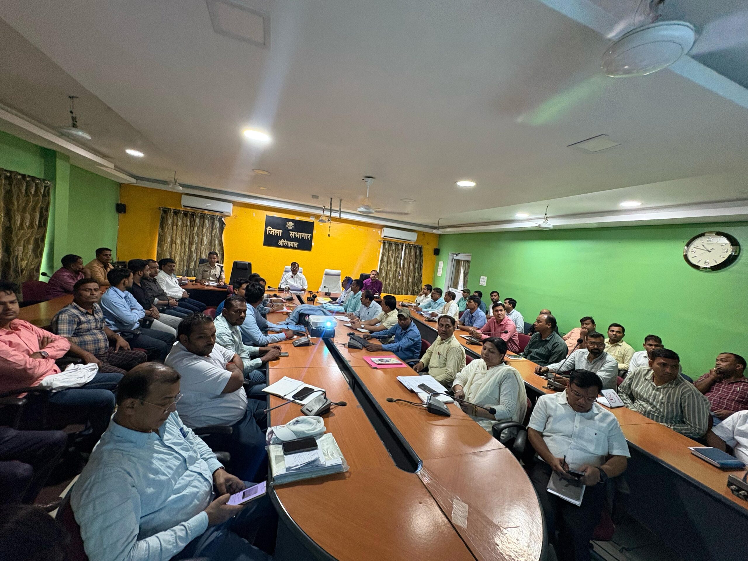 औरंगाबाद में कौशल विकास, नियोजन एवं श्रम विभाग की समीक्षा बैठक संपन्न, जिला पदाधिकारी ने दिए अहम निर्देश