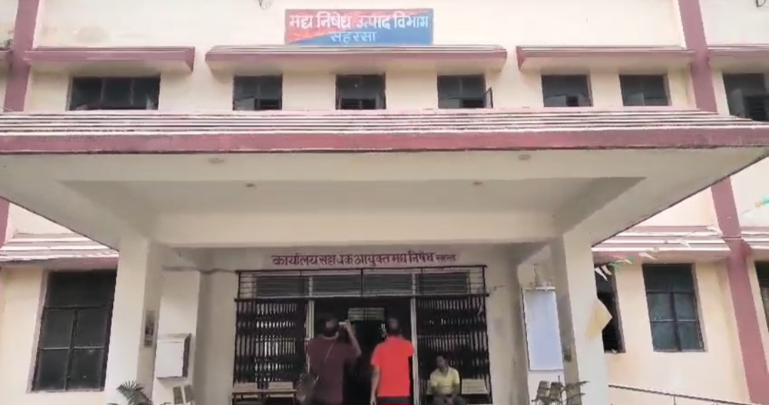 भारी मात्रा में अंग्रेजी शराब बरामद, एक शराब कारोबारी गिरफ्तार