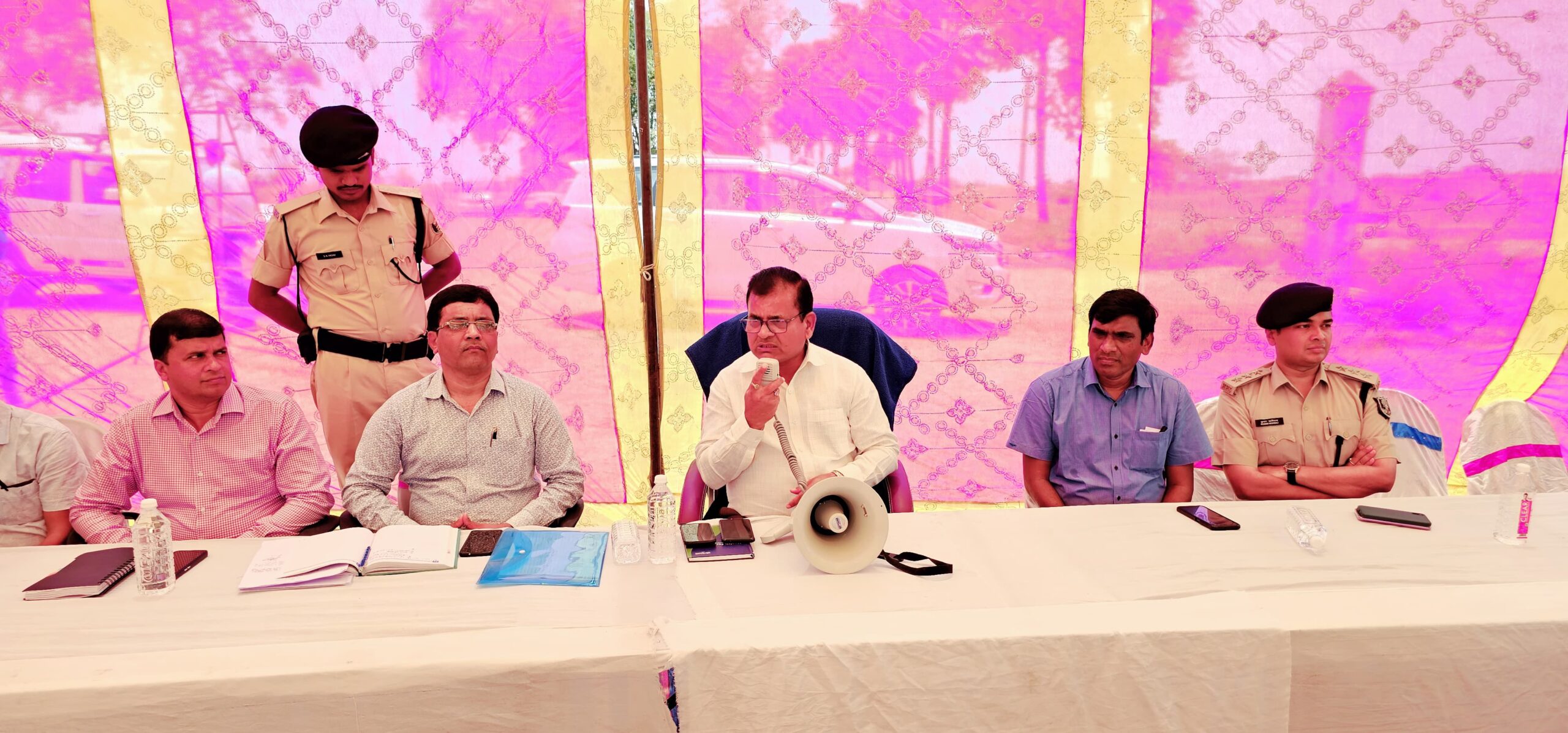किसानों को उचित मुआवजा दिलाने हेतु जिला पदाधिकारी की पहल